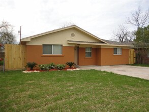 306 S Brownell St in La Porte, TX - Building Photo - Building Photo