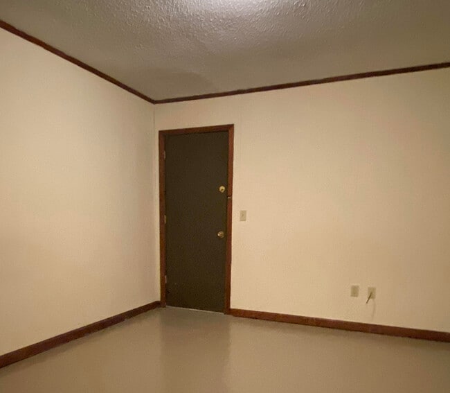 1109 North Yale Street, Unit 2 in Cleveland, MS - Building Photo - Building Photo