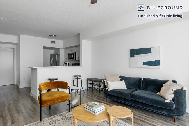 110 SW 12th St in Miami, FL - Building Photo - Building Photo