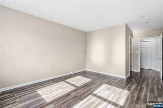 905 River Rd in Edgewater, NJ - Building Photo - Building Photo