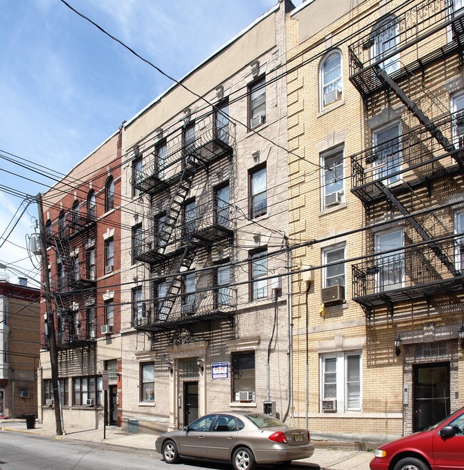 4201-4209 Palisade Ave in Union City, NJ - Building Photo - Building Photo