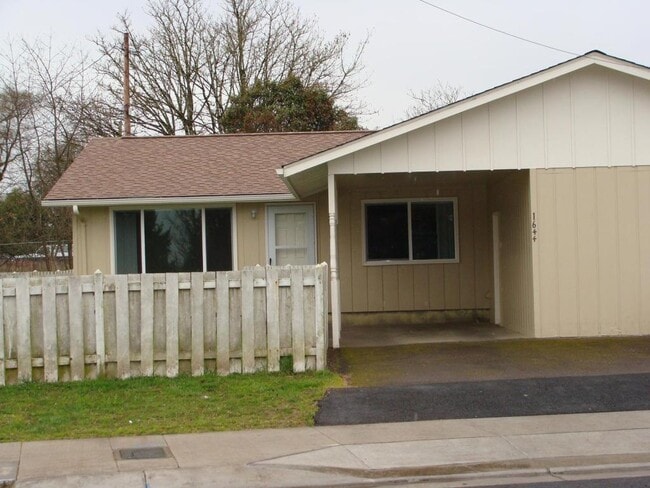 property at 1644 Oak St SE