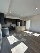620-620 Coronation Ave in Kelowna, BC - Building Photo - Building Photo