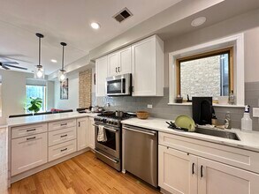 1424 N Bosworth Ave, Unit A05K in Chicago, IL - Building Photo - Building Photo