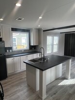 15803 S Flores St in San Antonio, TX - Building Photo