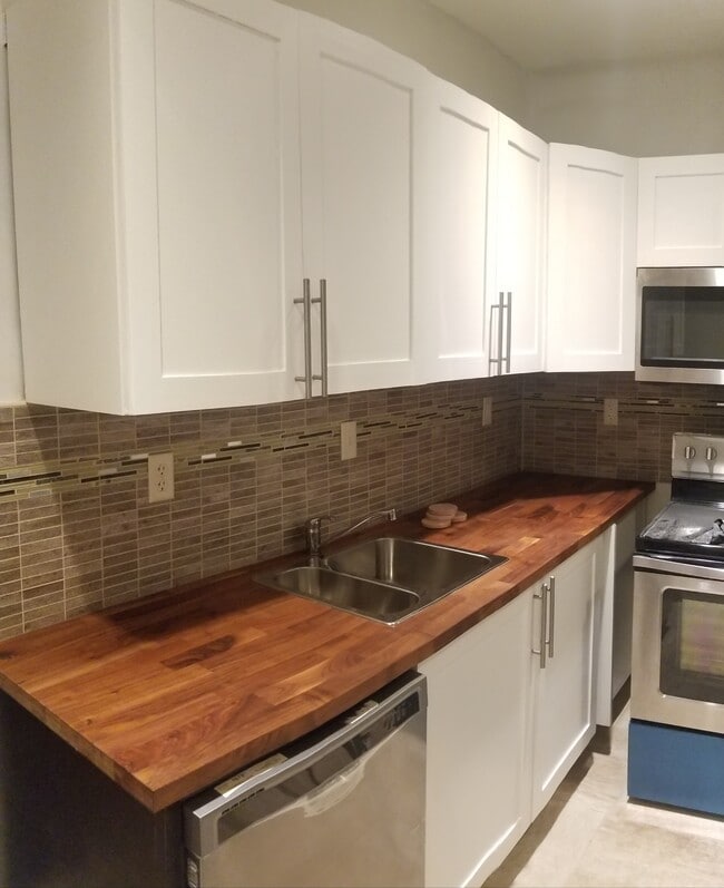 3944 N 8th St, Unit 2 in Philadelphia, PA - Building Photo - Building Photo