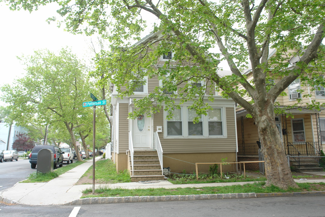 201 Patterson St in Perth Amboy, NJ - Building Photo