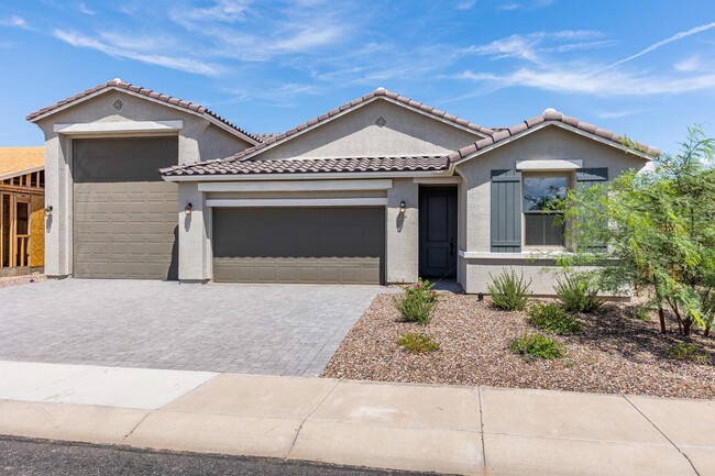 property at 736 W Palo Verde Dr