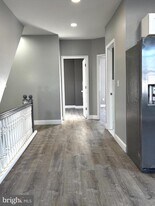 11890 Bustleton Ave in Philadelphia, PA - Building Photo