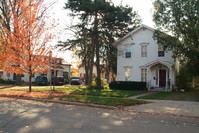 501 W 3rd St in Rochester, MI - Foto de edificio - Building Photo