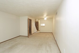 Cabin Hill Place in Greensburg, PA - Building Photo - Interior Photo