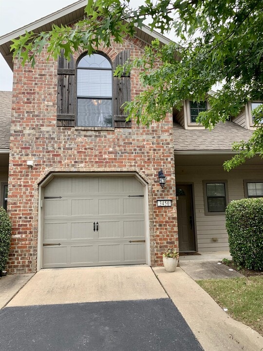 3450 W Chevaux Dr in Fayetteville, AR - Building Photo