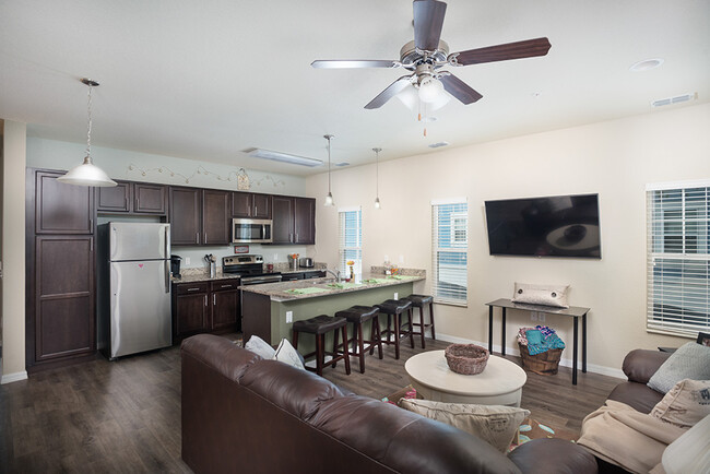 Athens Commons- Student Housing in DeLand, FL - Building Photo - Building Photo