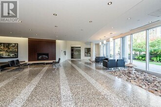 8-1608 York St in Toronto, ON - Building Photo - Building Photo