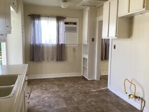 836 W Newgrove St in Lancaster, CA - Building Photo - Building Photo