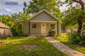 1020 Yuma St in Manhattan, KS - Foto de edificio - Building Photo