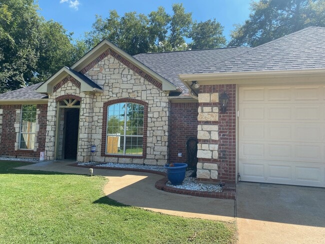 906 Mockingbird Ln in Whitehouse, TX - Building Photo - Building Photo