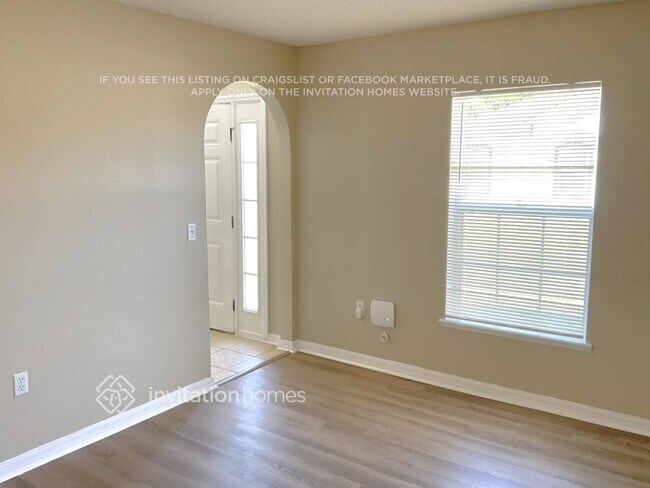 927 Halifax Dr in Kissimmee, FL - Foto de edificio - Building Photo