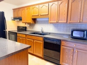 W168N11523 El Camino Dr in Germantown, WI - Building Photo - Building Photo