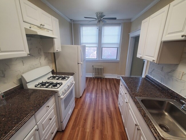 415 County St, Unit 412 in New Bedford, MA - Building Photo - Building Photo