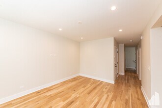 4855 N Seeley Ave, Unit 4855-3 in Chicago, IL - Foto de edificio - Building Photo
