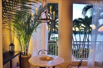 1 Century Ln in Miami Beach, FL - Foto de edificio - Building Photo