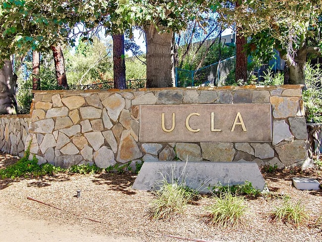 433 Kelton Ave in Los Angeles, CA - Foto de edificio - Building Photo