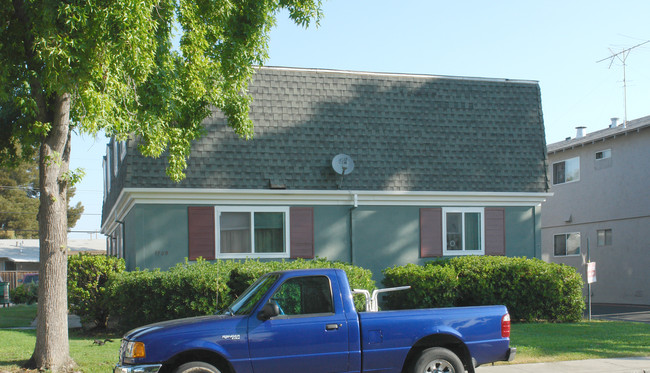 1709 Ross Cor in San Jose, CA - Foto de edificio - Building Photo