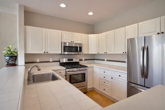 18558 NE 57th St in Redmond, WA - Building Photo - Building Photo