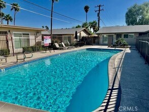685 E Vista Chino, Unit 7 in Palm Springs, CA - Building Photo - Building Photo