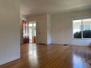 655 Oakland Ave in Oakland, CA - Building Photo - Building Photo