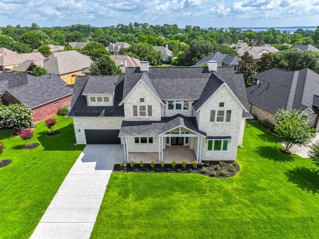 624 Edgewood Dr in Montgomery, TX - Foto de edificio - Building Photo
