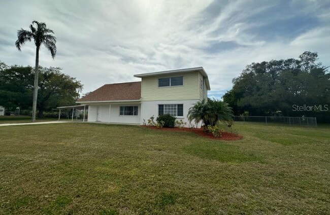 3912 5th St Cir E in Bradenton, FL - Building Photo - Building Photo