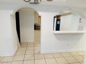 250 10th St S in Naples, FL - Building Photo - Building Photo