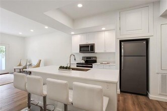 2100 St Thomas St-Unit -105 in New Orleans, LA - Building Photo - Building Photo