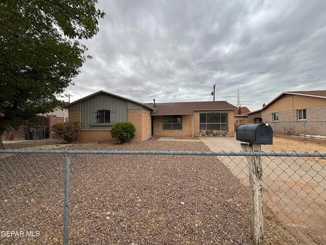 5808 Dearborne Dr in El Paso, TX - Building Photo - Building Photo