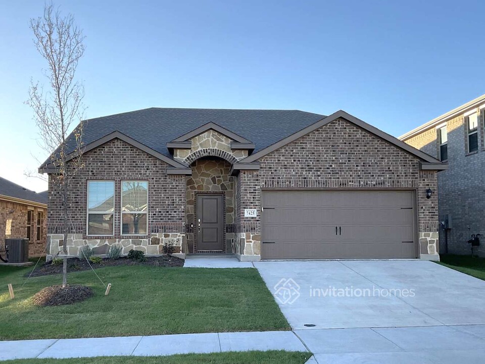 7425 Alfriston Pl in McKinney, TX - Foto de edificio