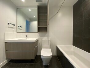 6080 Mckay Av in Burnaby, BC - Building Photo - Building Photo