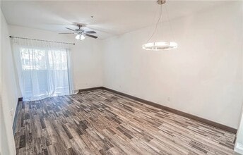 24505 Town Center Dr in Santa Clarita, CA - Building Photo - Building Photo
