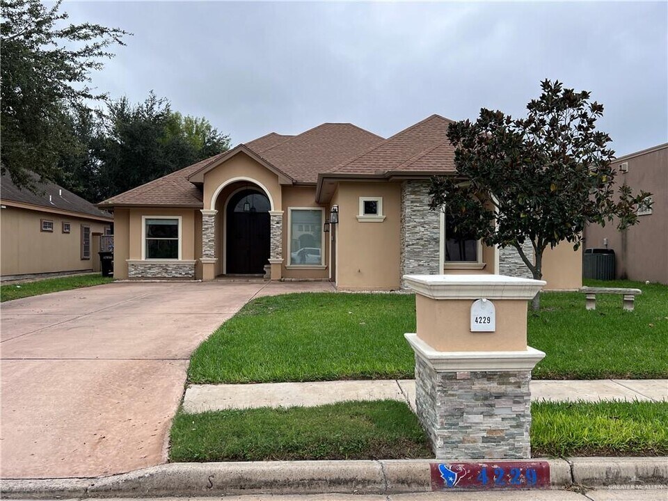4229 Toronto Ave in McAllen, TX - Building Photo