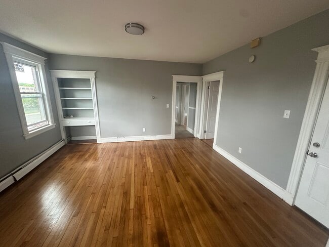 275 Garden St, Unit 4 bd - 1 ba 3rd floor