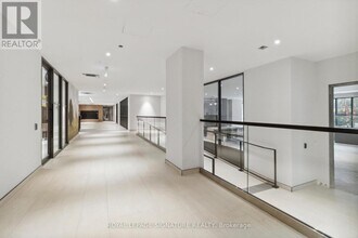 8 Beverley Glen Blvd in Vaughan, ON - Building Photo - Building Photo