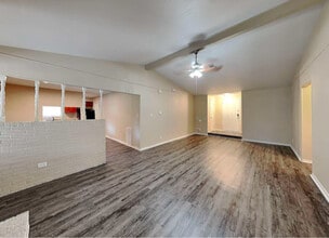 10014 Catlett Ln in La Porte, TX - Building Photo - Building Photo