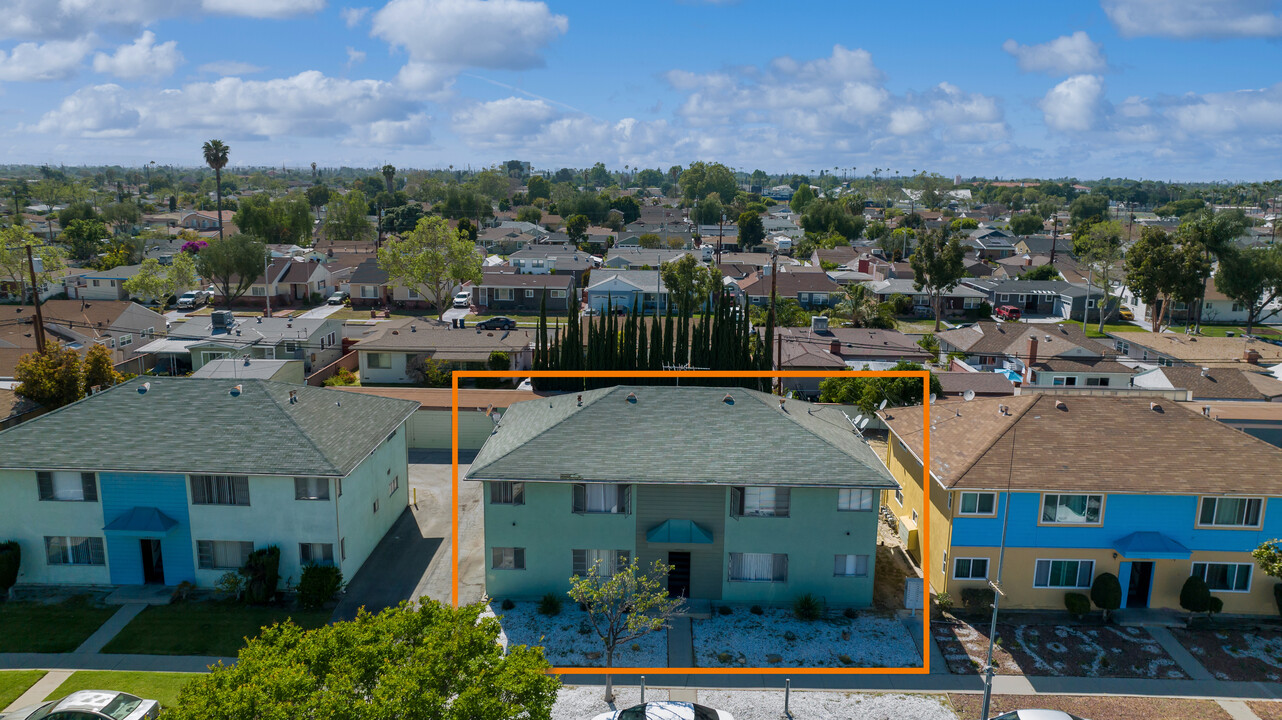 14003 Woodruff Ave in Bellflower, CA - Building Photo