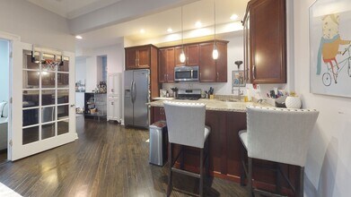 2050 N Western Ave in Chicago, IL - Building Photo - Building Photo