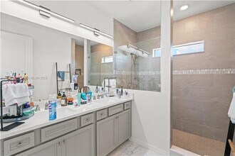 4461 Waterside Dr in Oakland Park, FL - Building Photo - Building Photo