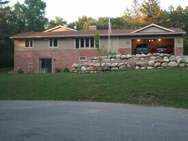 3829 Pine Ln in Minnetonka, MN - Building Photo