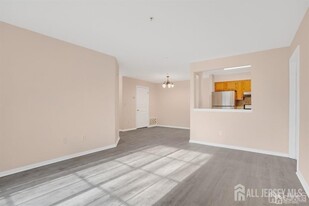 1616 Waterford Dr in Edison, NJ - Building Photo - Building Photo