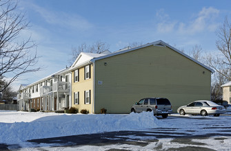 Westmoor Terrace in Findlay, OH - Building Photo - Building Photo