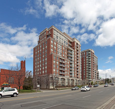 Bayview Mansions I in Toronto, ON - Building Photo - Building Photo